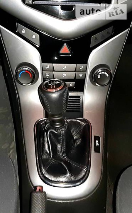 Chevrolet Cruze 2011  випуску Харків з двигуном 1.8 л газ хэтчбек механіка за 8450 долл. 
