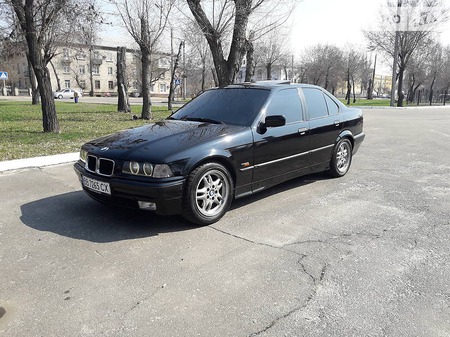 BMW 318 1996  випуску Луганськ з двигуном 1.8 л газ седан механіка за 5100 долл. 