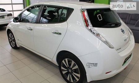 Nissan Leaf 2015  випуску Чернівці з двигуном 0 л електро хэтчбек  за 13800 долл. 