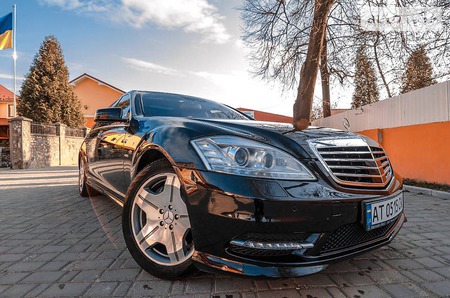 Mercedes-Benz S 500 2011  випуску Івано-Франківськ з двигуном 4.7 л бензин лімузин автомат за 31000 долл. 