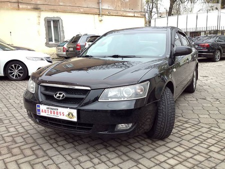 Hyundai Sonata 2007  випуску Миколаїв з двигуном 2 л бензин седан автомат за 8200 долл. 