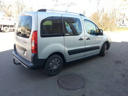 Citroen Berlingo 2008  випуску Житомир з двигуном 1.6 л бензин мінівен механіка за 7850 долл. 