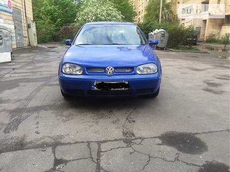 Volkswagen Golf 1997  випуску Київ з двигуном 0 л  хэтчбек  за 900 долл. 