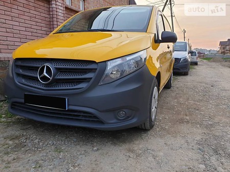Mercedes-Benz Vito 2015  випуску Чернівці з двигуном 1.6 л дизель мінівен механіка за 12700 долл. 