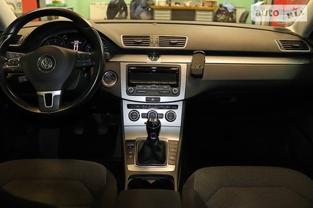 Volkswagen Passat 2012  випуску Ужгород з двигуном 1.6 л дизель універсал механіка за 11500 долл. 