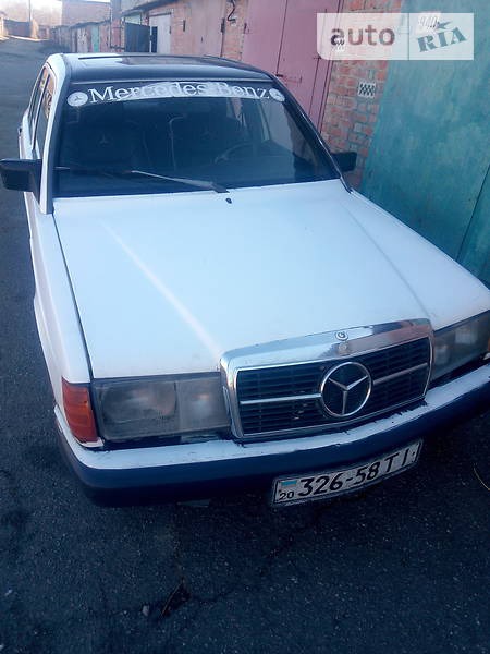 Mercedes-Benz 190 1985  випуску Вінниця з двигуном 2 л бензин седан механіка за 1250 долл. 