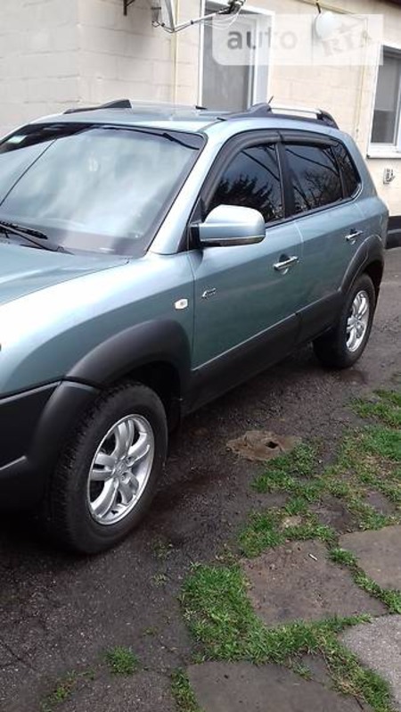 Hyundai Tucson 2007  випуску Дніпро з двигуном 2 л бензин позашляховик механіка за 10000 долл. 