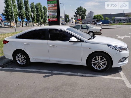 Hyundai Sonata 2015  випуску Київ з двигуном 2 л газ седан автомат за 14000 долл. 