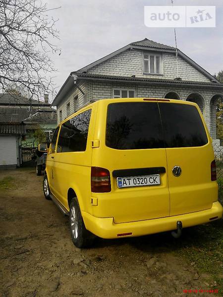 Volkswagen Transporter 2003  випуску Івано-Франківськ з двигуном 2.5 л дизель мінівен механіка за 7400 долл. 