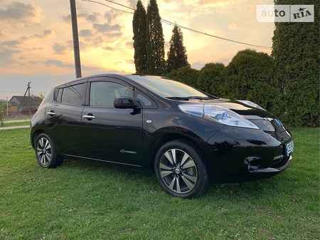 Nissan Leaf 2014  випуску Чернівці з двигуном 0 л електро седан автомат за 11900 долл. 