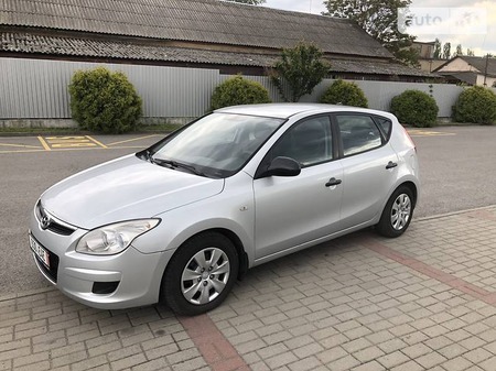 Hyundai i30 2007  випуску Ужгород з двигуном 1.6 л дизель хэтчбек механіка за 5590 долл. 