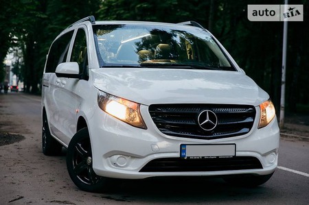 Mercedes-Benz Vito 2015  випуску Чернівці з двигуном 2.2 л дизель мінівен механіка за 17999 долл. 