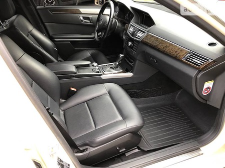 Mercedes-Benz E 200 2011  випуску Київ з двигуном 2.2 л дизель седан автомат за 11300 долл. 