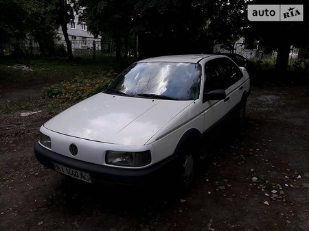 Volkswagen Passat 1989  випуску Харків з двигуном 1.8 л газ седан механіка за 1500 долл. 
