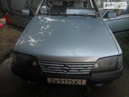 Opel Senator 1984  випуску Київ з двигуном 0 л бензин седан автомат за 1000 долл. 