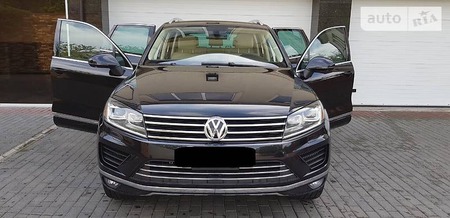 Volkswagen Touareg 2015  випуску Миколаїв з двигуном 3 л дизель позашляховик автомат за 36999 долл. 