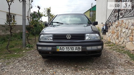 Volkswagen Vento 1992  випуску Ужгород з двигуном 1.8 л бензин седан механіка за 3700 долл. 