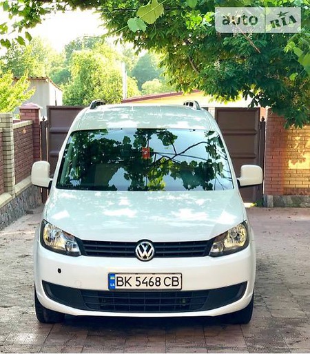 Volkswagen Caddy 2012  випуску Харків з двигуном 1.6 л дизель мінівен автомат за 12600 долл. 