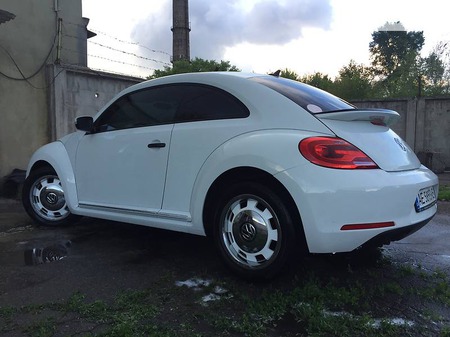 Volkswagen Beetle 2016  випуску Дніпро з двигуном 1.8 л бензин хэтчбек автомат за 15000 долл. 
