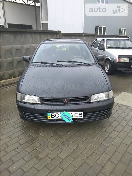 Mitsubishi Lancer 1994  випуску Львів з двигуном 1.3 л бензин седан механіка за 2100 долл. 