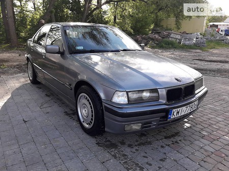 BMW 318 1991  випуску Тернопіль з двигуном 1.8 л газ седан механіка за 850 долл. 