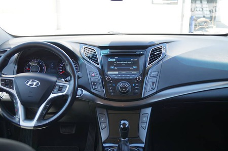Hyundai i40 2013  випуску Львів з двигуном 1.7 л дизель універсал автомат за 12200 долл. 
