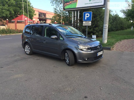 Volkswagen Touran 2014  випуску Одеса з двигуном 2 л дизель мінівен автомат за 14099 долл. 