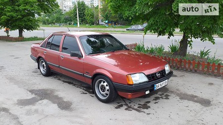 Opel Rekord 1986  випуску Кропивницький з двигуном 2.2 л газ седан механіка за 2500 долл. 