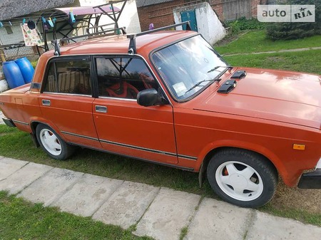 Lada 2105 1984  випуску Львів з двигуном 1.3 л газ седан механіка за 1500 долл. 