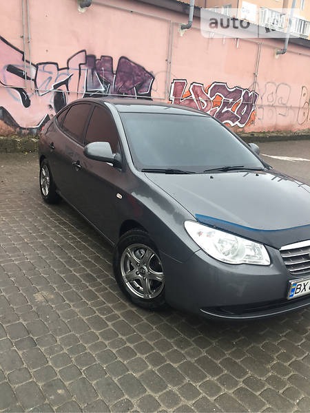 Hyundai Elantra 2008  випуску Хмельницький з двигуном 1.6 л газ седан механіка за 7900 долл. 