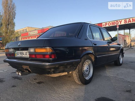 BMW 525 1986  випуску Херсон з двигуном 2.8 л газ седан механіка за 1800 долл. 