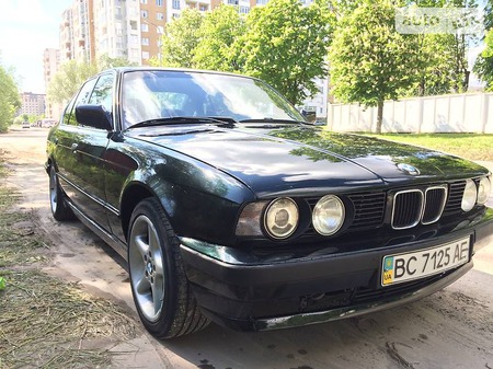 BMW 524 1989  випуску Львів з двигуном 2.4 л дизель седан механіка за 3300 долл. 
