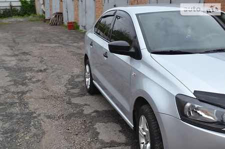 Volkswagen Polo 2011  випуску Полтава з двигуном 1.6 л бензин седан механіка за 9000 долл. 