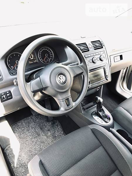 Volkswagen Touran 2013  випуску Одеса з двигуном 1.4 л газ універсал автомат за 9988 долл. 