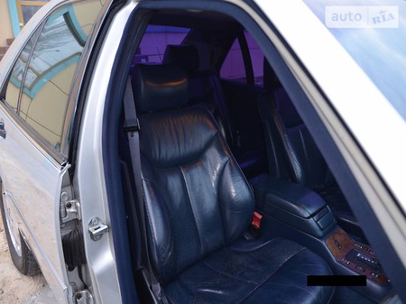 Mercedes-Benz S 420 1993  випуску Київ з двигуном 4.2 л бензин седан автомат за 4800 долл. 