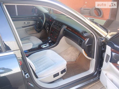Audi A8 1997  випуску Львів з двигуном 3.7 л бензин седан автомат за 8000 долл. 