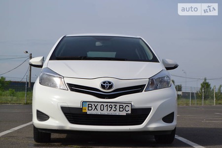 Toyota Yaris 2012  випуску Київ з двигуном 1.3 л бензин хэтчбек автомат за 10999 долл. 