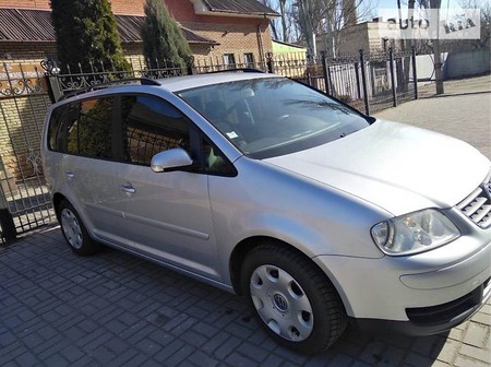 Volkswagen Touran 2007  випуску Запоріжжя з двигуном 1.9 л дизель мінівен механіка за 7450 долл. 