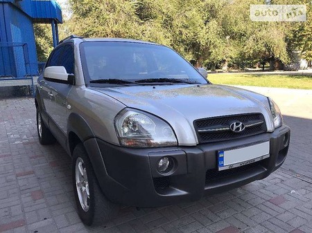 Hyundai Tucson 2007  випуску Дніпро з двигуном 2 л газ позашляховик автомат за 9200 долл. 