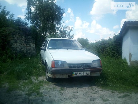 Opel Rekord 1986  випуску Вінниця з двигуном 1.8 л газ універсал механіка за 700 долл. 