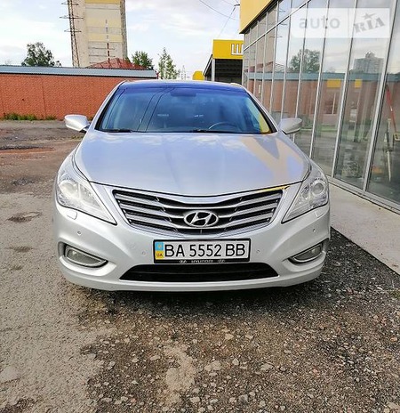 Hyundai Azera 2013  випуску Київ з двигуном 3 л газ седан автомат за 14150 долл. 