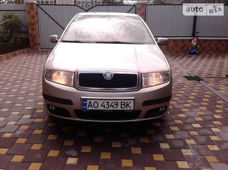 Skoda Fabia 2006  випуску Ужгород з двигуном 1.4 л газ хэтчбек механіка за 5200 долл. 