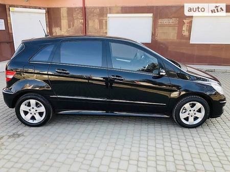 Mercedes-Benz B 200 2006  випуску Івано-Франківськ з двигуном 2 л дизель універсал механіка за 8300 долл. 