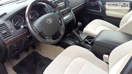 Toyota Land Cruiser 2010  випуску Луганськ з двигуном 0 л бензин позашляховик механіка за 28500 долл. 