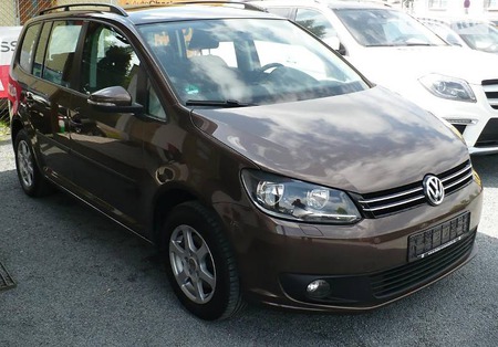 Volkswagen Touran 2010  випуску Тернопіль з двигуном 0 л бензин мінівен механіка за 4360 євро 