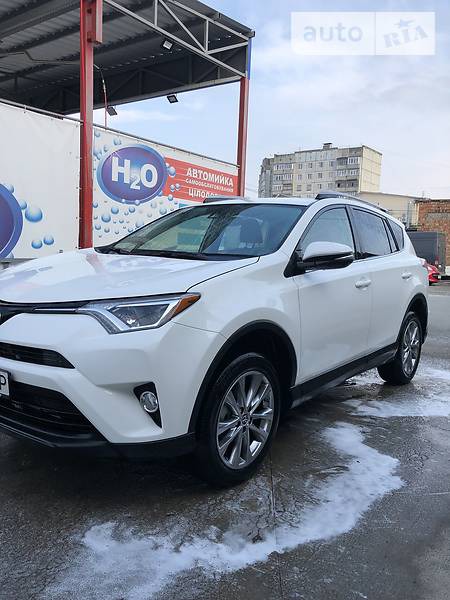 Toyota RAV 4 2016  випуску Чернівці з двигуном 0 л газ позашляховик автомат за 19900 долл. 