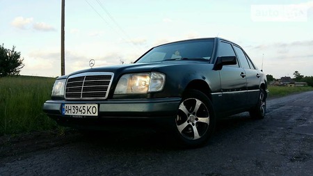 Mercedes-Benz E 250 1995  випуску Донецьк з двигуном 0 л  седан  за 4000 долл. 