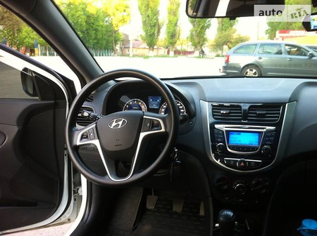 Hyundai Accent 2013  випуску Кропивницький з двигуном 1.4 л бензин седан механіка за 13000 долл. 