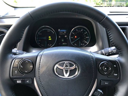 Toyota RAV 4 2017  випуску Одеса з двигуном 2.5 л гібрид позашляховик автомат за 32500 долл. 