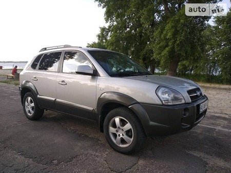 Hyundai Tucson 2007  випуску Дніпро з двигуном 2 л дизель позашляховик механіка за 9399 долл. 